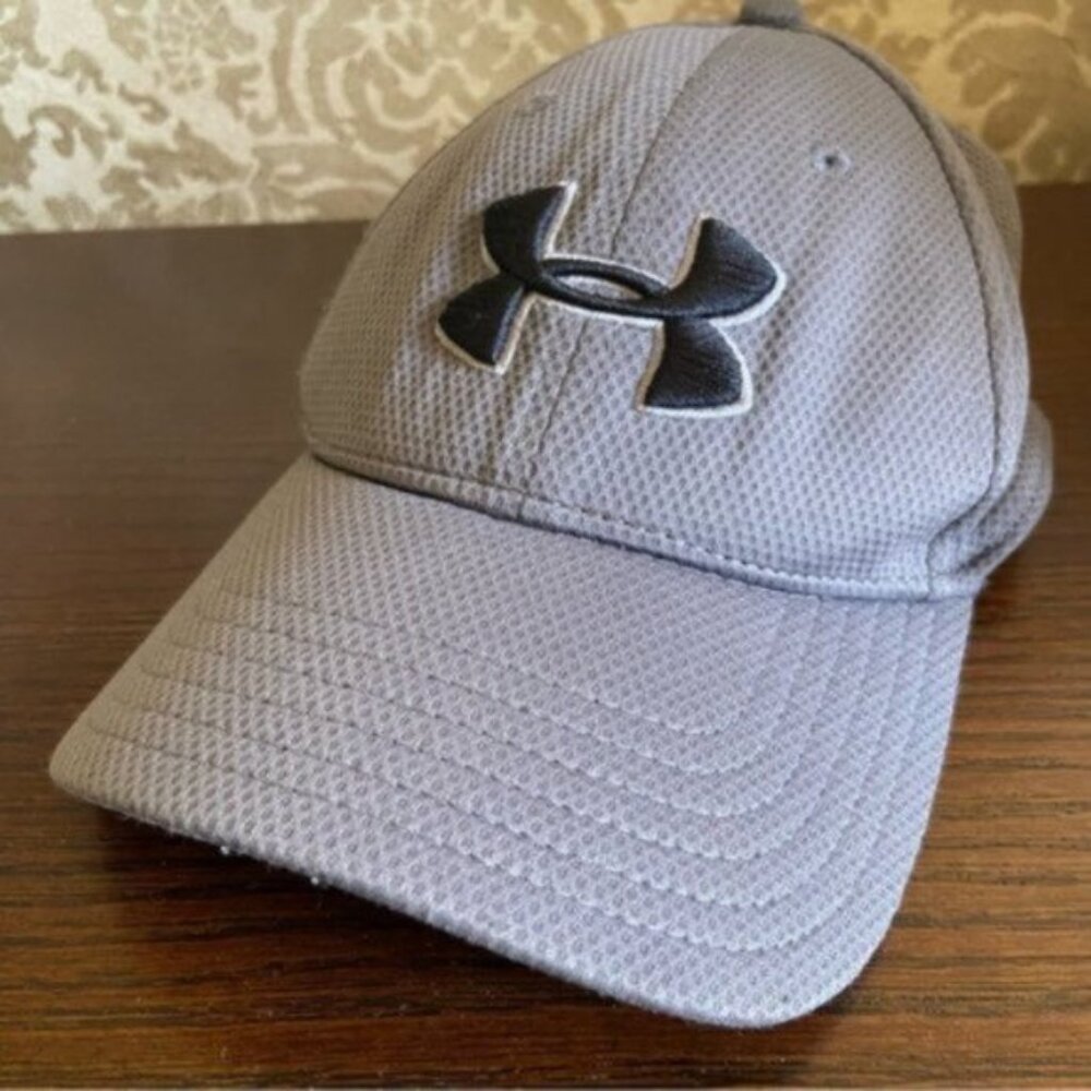 Under Armour Stretch Fit Cap. Size MD/LG